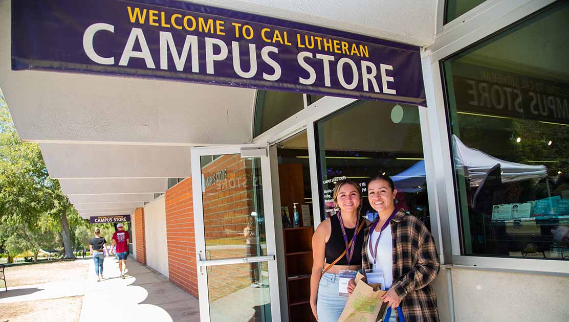 People shopping at the Campus Store